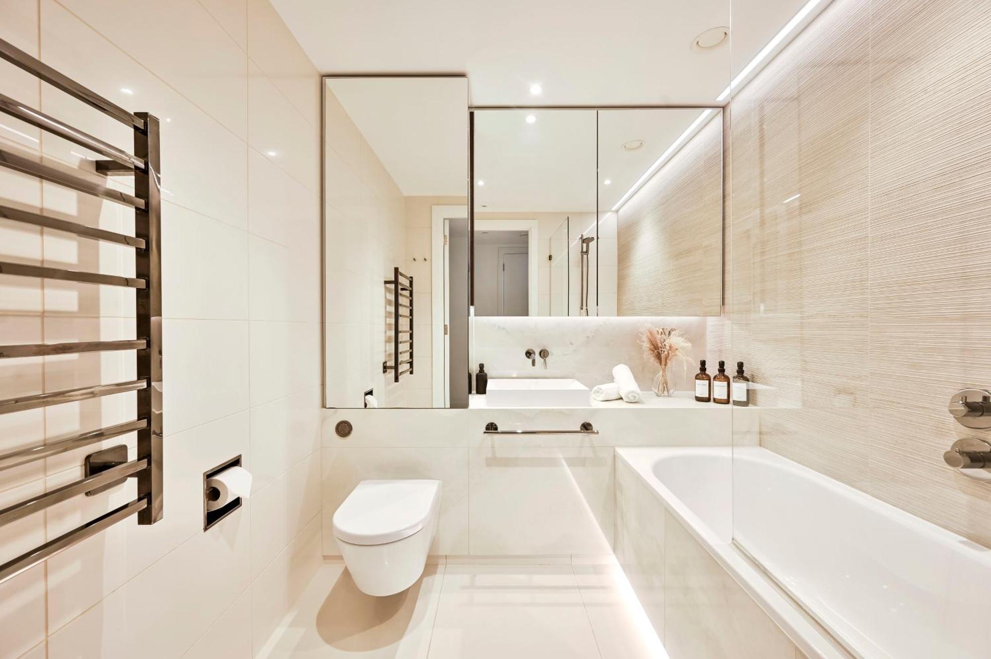 Exotic White -steps To Tube, Westfield, Portobello Apartment *